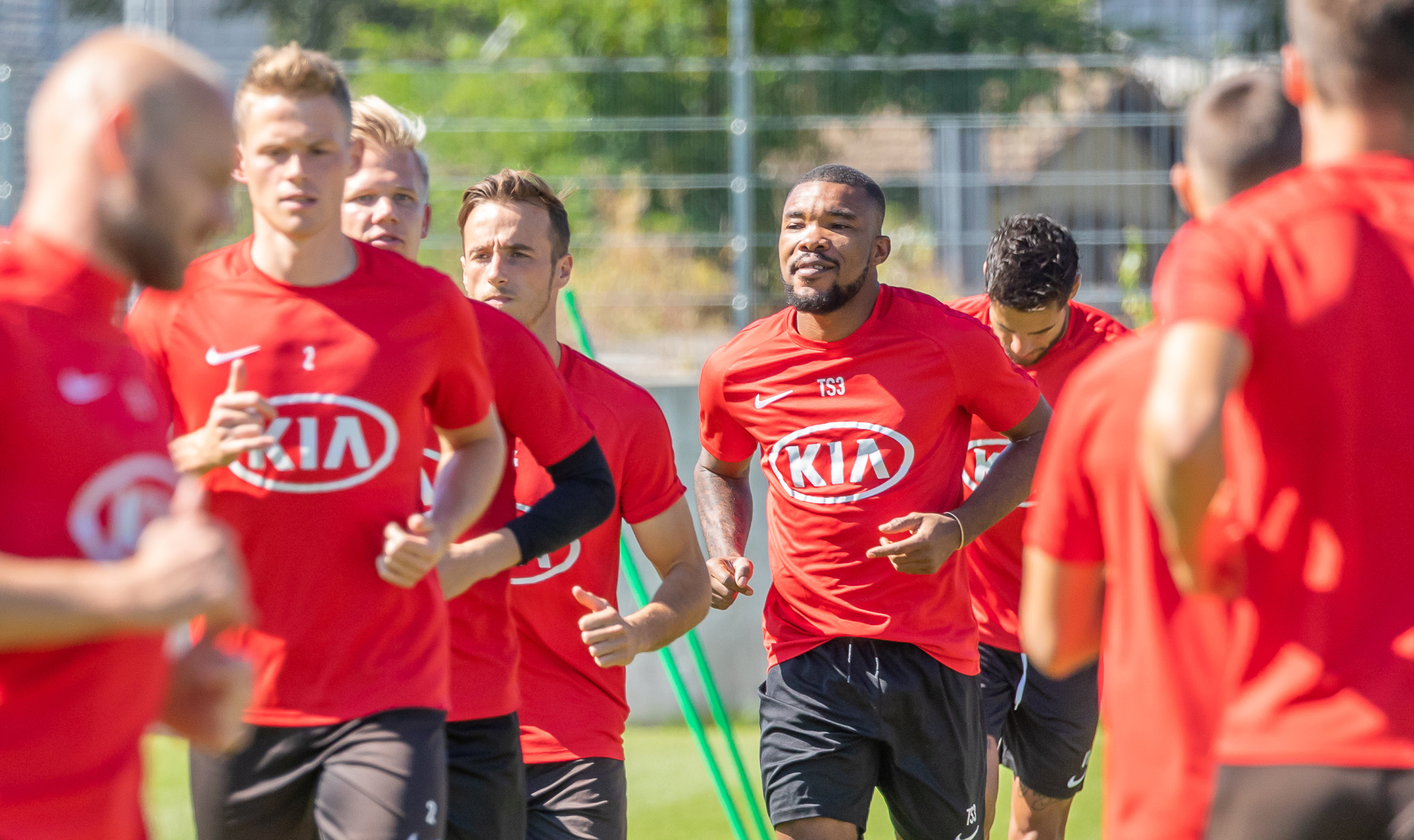 Geoffroy Serey Dié im ersten Training beim FC Aarau
