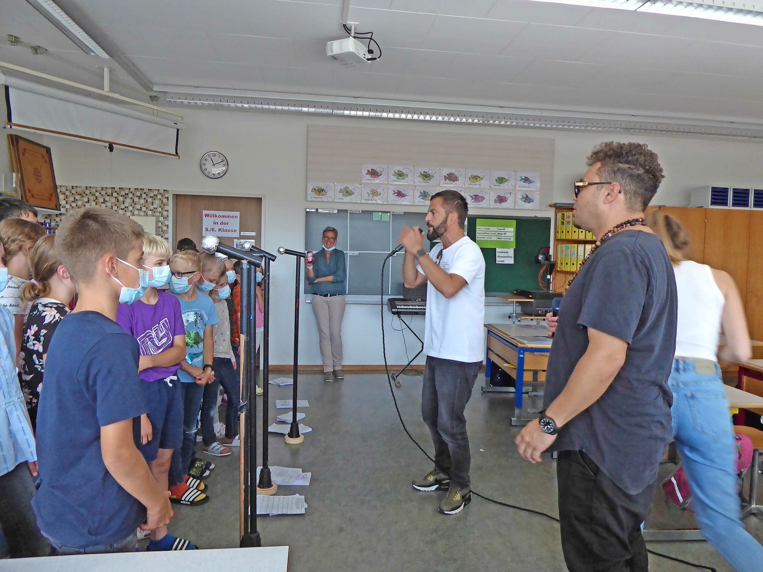 Klassenzimmertour von Bligg und Marc Sway (BLAY) machte Halt in Roggliswil.