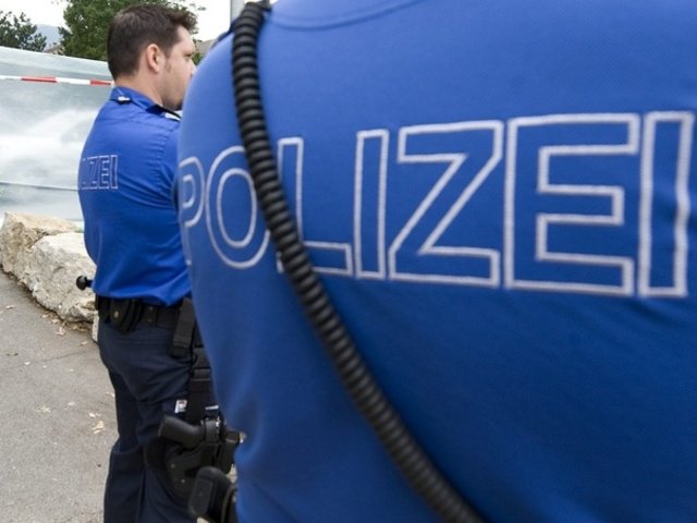 EINSCHLAG, SCHULHAUS, SOLOTHURN, TOETUNG, SCHIESSEREI,