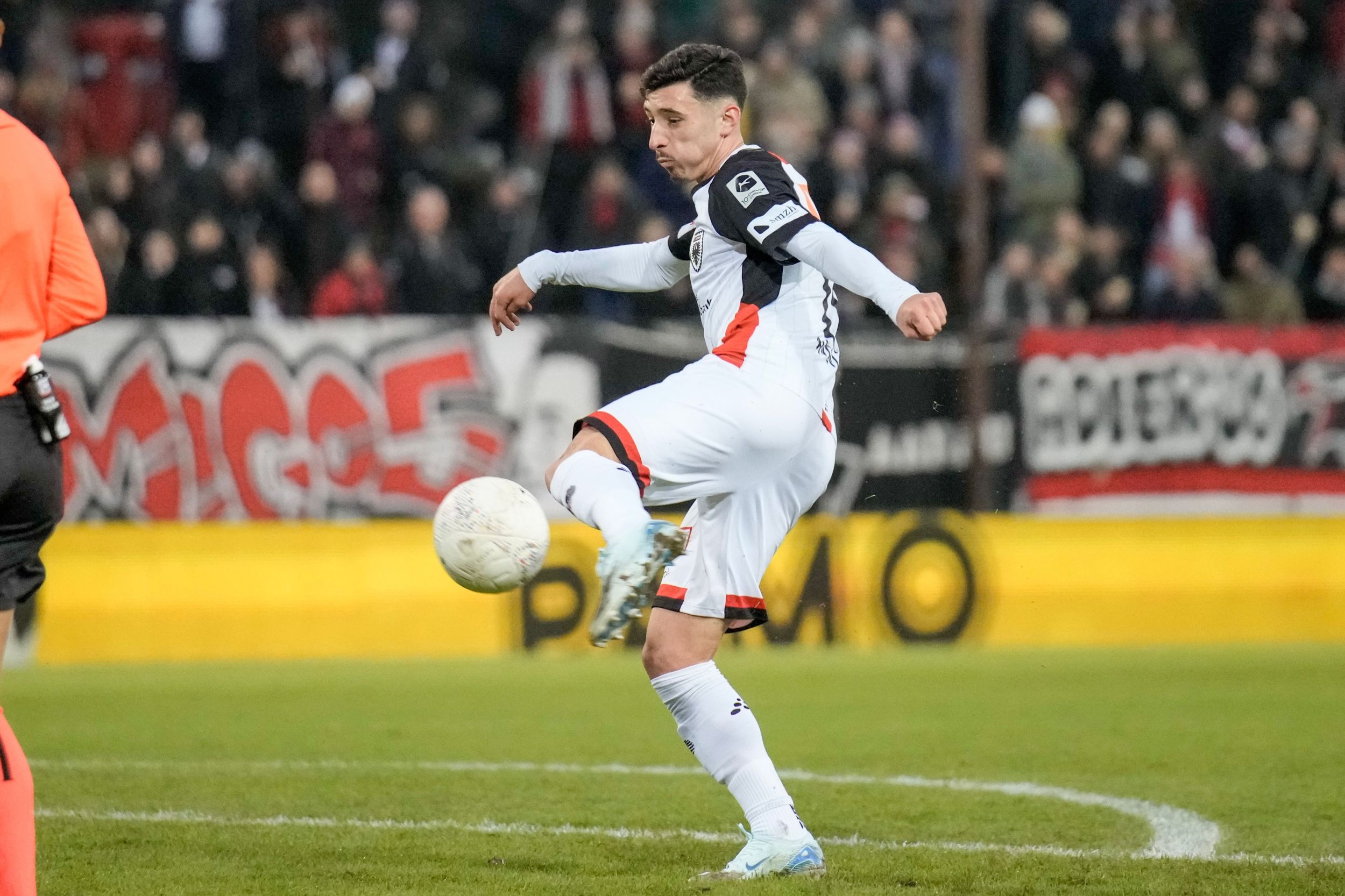 Mega Coup Für Preußen! Tikvic Ersatz Schon Da: Heuer Wechselt – So Reagieren Die Fans! - 6h8e0sl